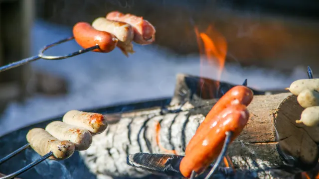 Bratwurst Grill (Foto: Sekretariat ) Bratwurst Grill (Foto: Sekretariat )
