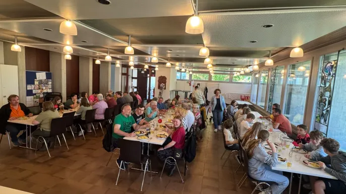 Mittagessen 1 (Foto: Marcel Buergi) Mittagessen 1 (Foto: Marcel Buergi)