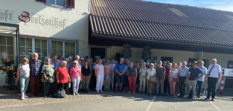 REisegruppe auf der Rückreise beim Stelzenhof in Weinfelden (Foto: Christoph Baumann) REisegruppe auf der Rückreise beim Stelzenhof in Weinfelden (Foto: Christoph Baumann)